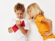 El síndrome del primogénito desplazado: ¿qué es y cómo afecta a los hijos mayores?