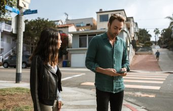 ¿Cuáles son los efectos del apego desorganizado en las relaciones de pareja?